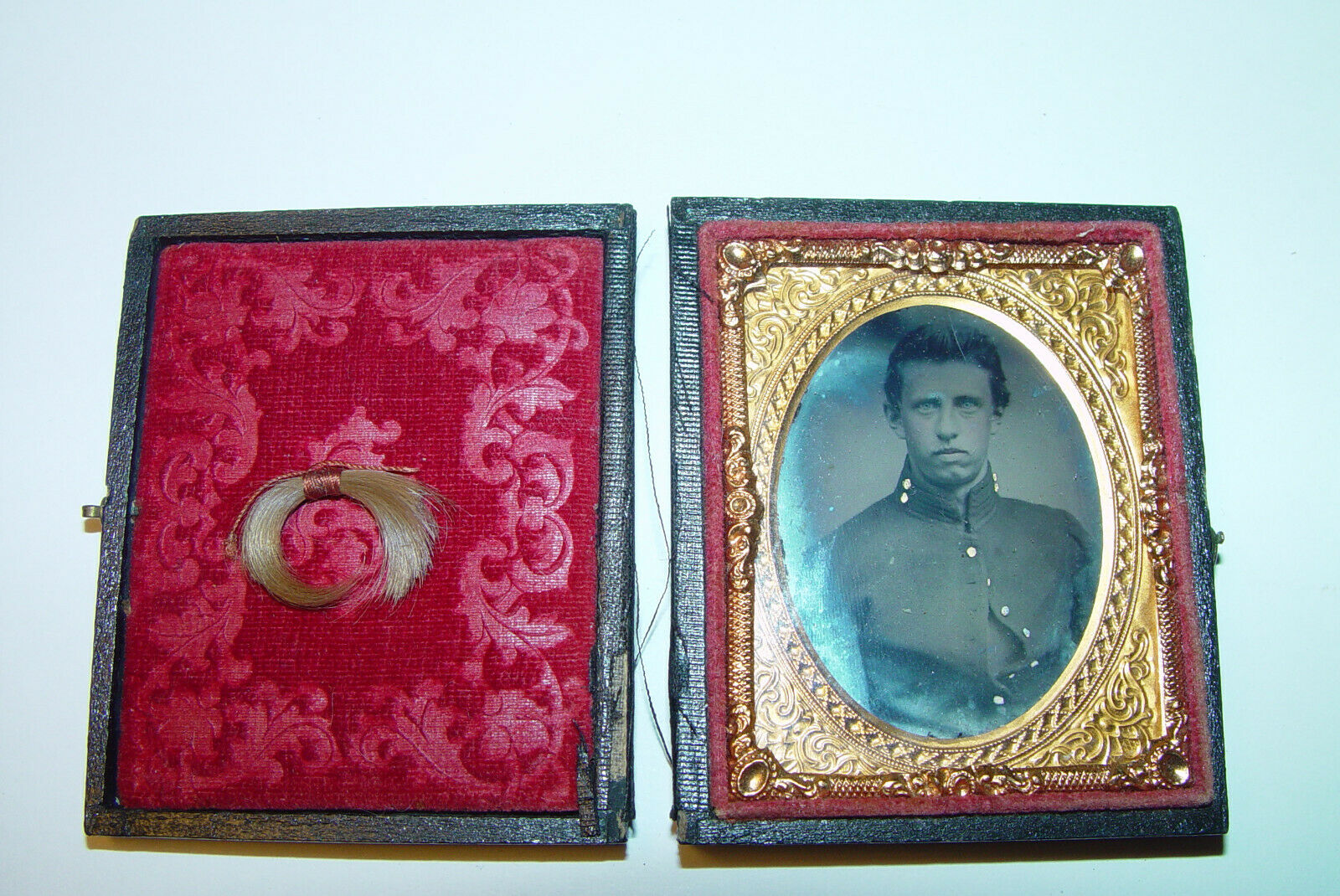 Us Civil War 1/9 Plate Ambrotype Young Soldier Portrait & Lock Of Hair