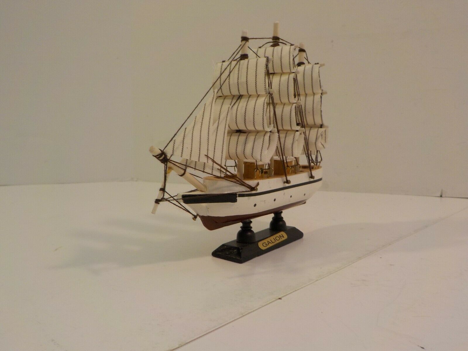 R Vintage Hand Crafted Wood Model Decor Nautical Sailboat Galion Miniature