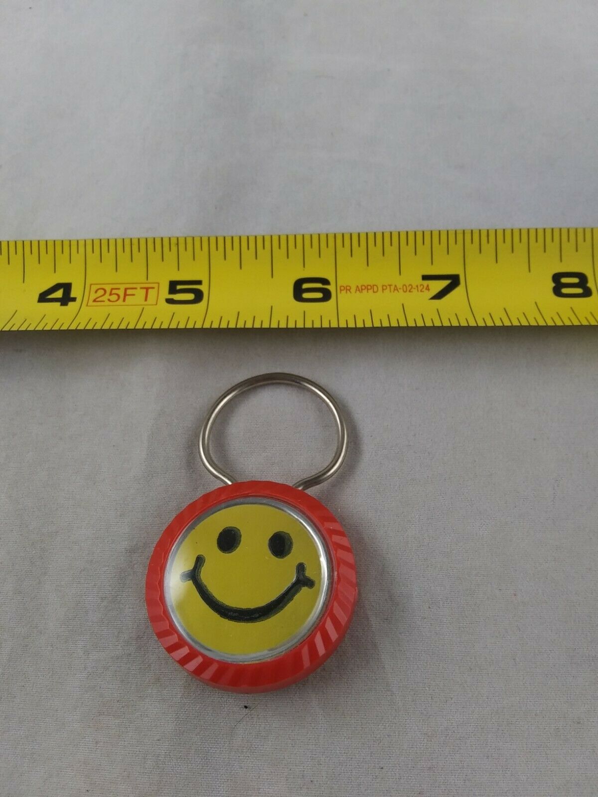 Vintage Smiley Face Wisconsin Keychain Key Ring Chain Hangtag Fob *qq54
